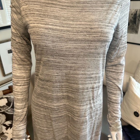 Splendid Grey Patterned Short Longsleeved Dress - Picture 2 of 4